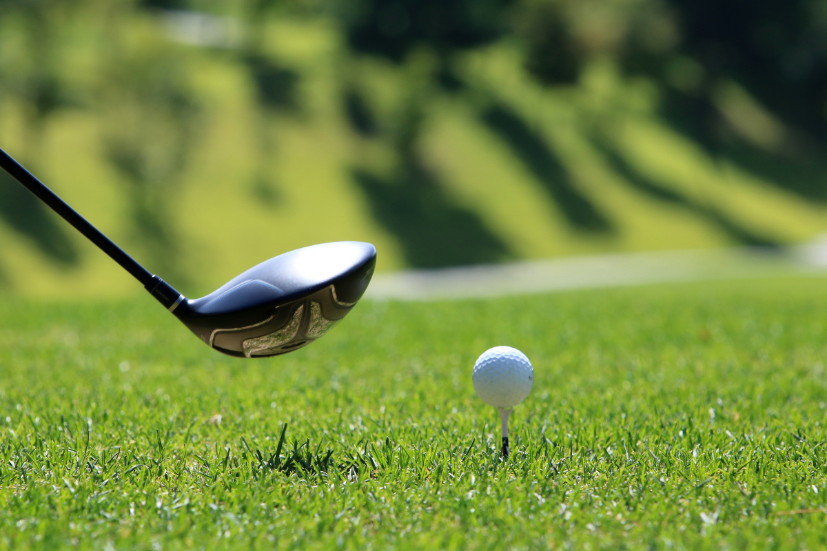 Akcesoria do golfa – co jest niezbędne do gry?