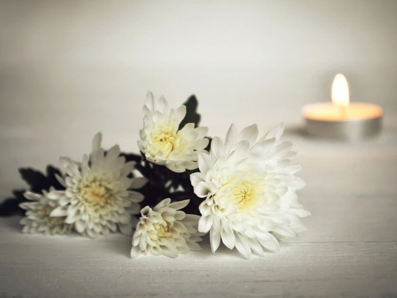 Pogrzeb świecki – na czym polega i jak wygląda?